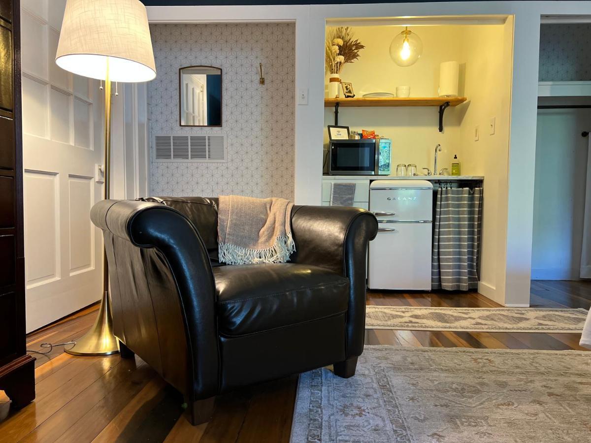 Rose Hill Inn Versailles Екстериор снимка